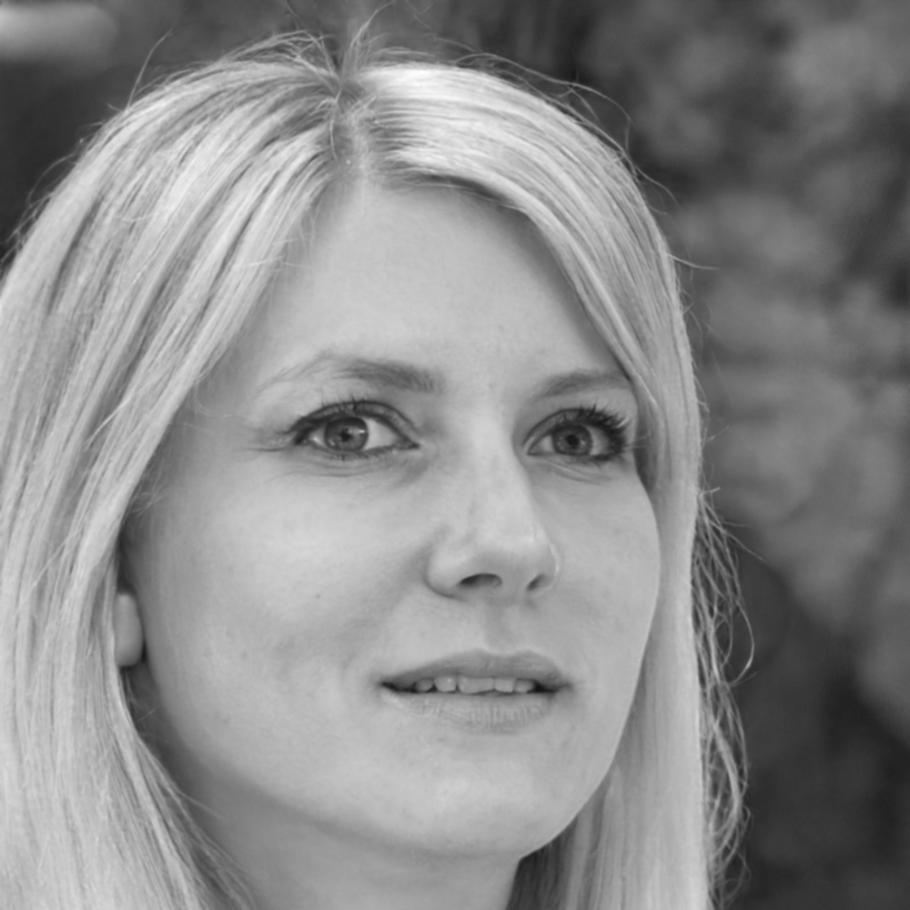 Maria Rodriguez, Content Analytics Expert